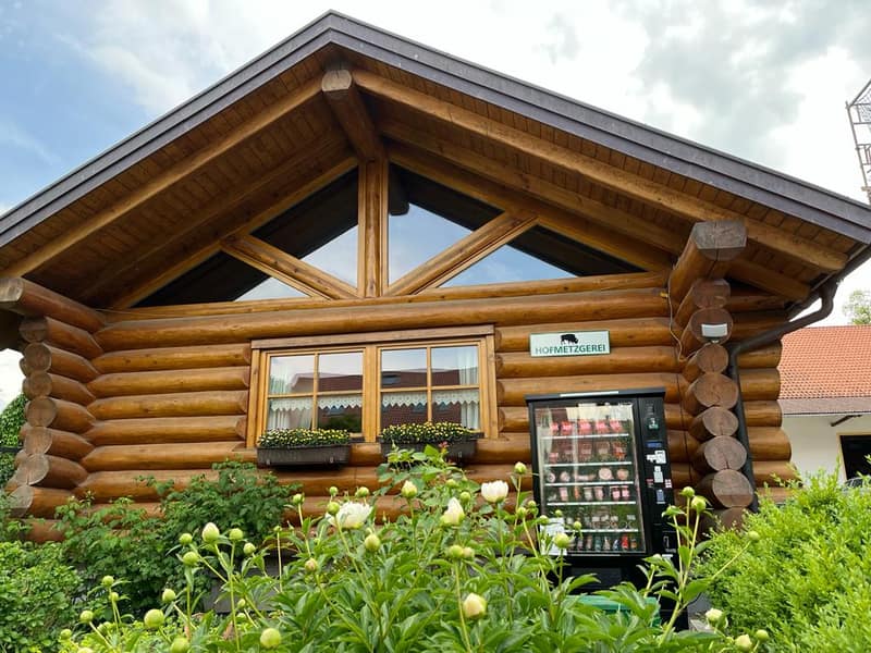 Hofmetzgerei Wiesheu — Blockhaus von außen